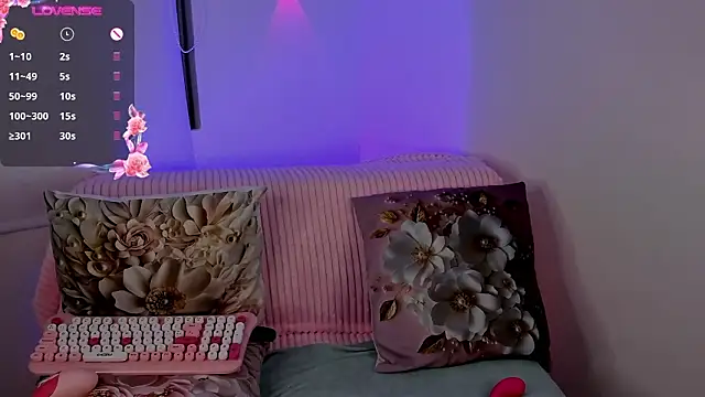 NayeCloud online show from February 19, 3:39 am