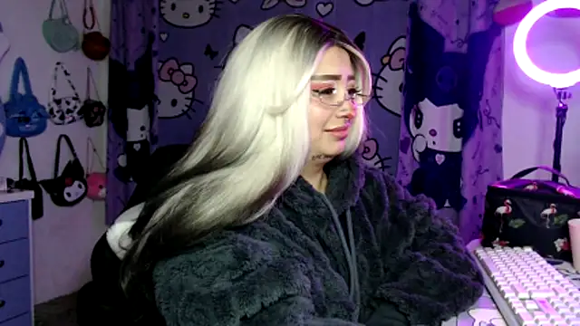 lussyevans24 online show from March 1, 7:30 am