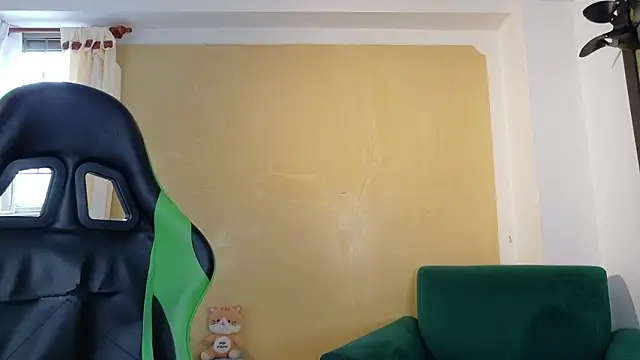 kittyzenn online show from March 11, 4:42 pm