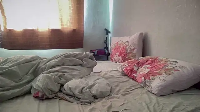 Diamond Tyler online show from June 16, 2:45 am