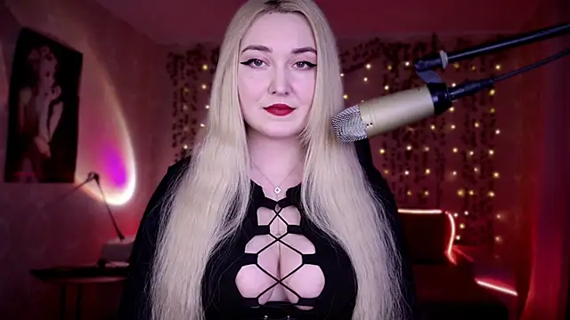 AllisonBlack  online show from April 29, 11:54 pm