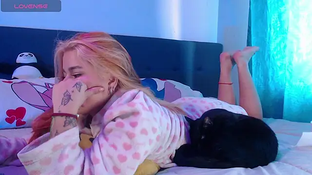 luna palmerau online show from January 17, 1:51 pm