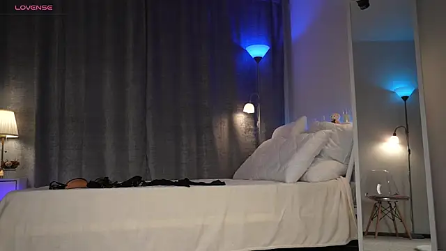 Amely Young online show from November 14, 1:27 am