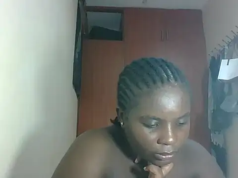 hotebbbyy online show from April 30, 5:40 pm