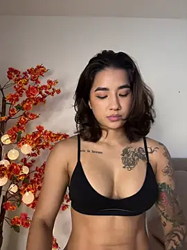 VictoriaHiill online show from June 15, 4:51 pm