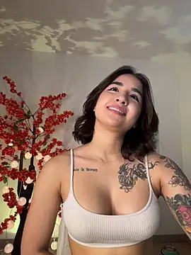 VictoriaHiill online show from April 22, 7:00 pm