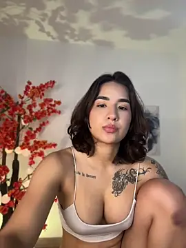 VictoriaHiill online show from April 30, 6:13 pm