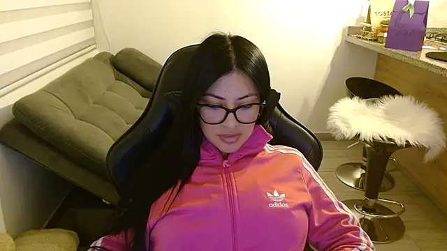 Charlotte cute18 online show from August 3, 11:54 pm