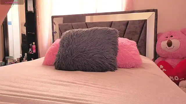 Hotsamantamature online show from December 19, 8:34 pm