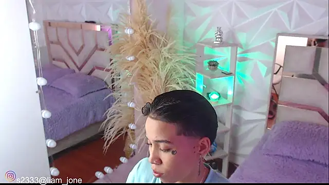 Jonesliam23 online show from October 14, 7:27 pm