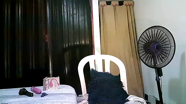 kimmiemm online show from October 18, 3:31 am