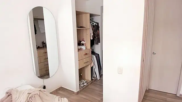 rose scottt online show from February 18, 5:23 pm