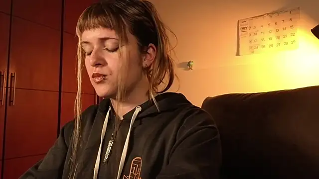 NEXT DOOR GIRL  online show from November 21, 11:18 pm