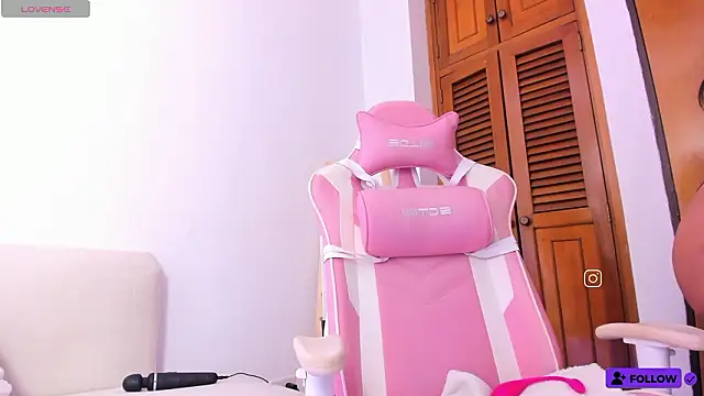 Caro martinezz online show from March 7, 5:03 am