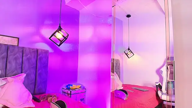 Sophiee Velvet online show from September 26, 2:15 pm