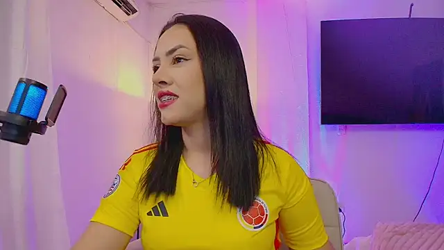 Maya Bluee online show from June 18, 4:03 am