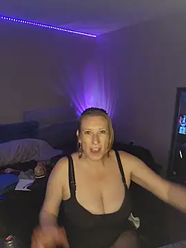 lilyhornyhousewife online show from August 2, 3:04 pm