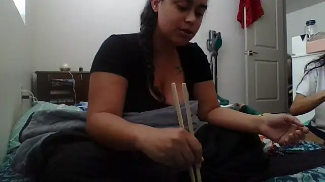 Snapshot of cinnaminnie chatting on October 5, 8:36 pm cinnaminnie online show from October 5, 8:36 pm