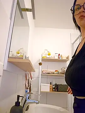 Jujuicy 97 online show from July 18, 3:47 pm