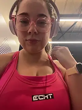 brooklynivy online show from February 2, 12:26 pm