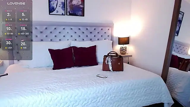 sarascottt online show from February 12, 8:54 pm