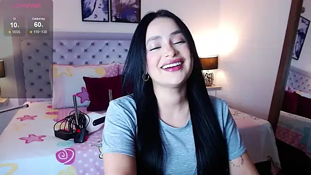 Snapshot of sarascottt chatting on October 4, 3:38 pm sarascottt online show from October 4, 3:38 pm