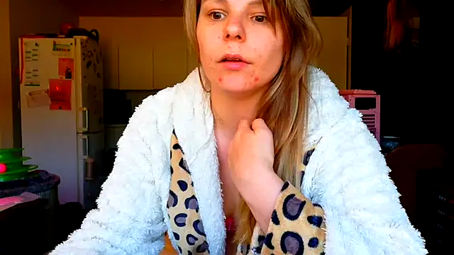PetiteBeau online show from May 9, 6:48 am