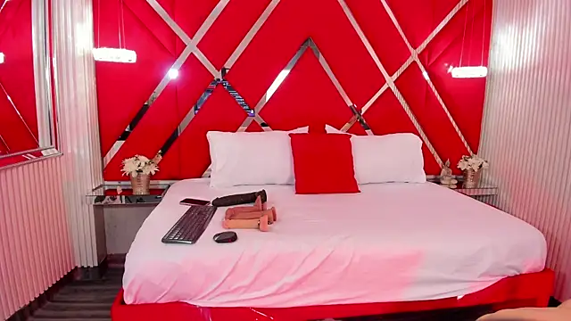 SusanCouper online show from November 24, 10:45 pm