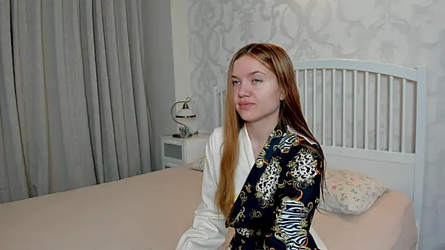 Eva  Lewis online show from July 24, 3:37 am