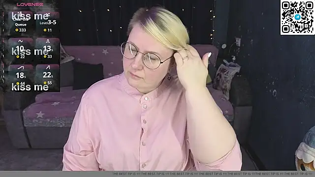 CuteHanna online show from May 27, 7:11 pm