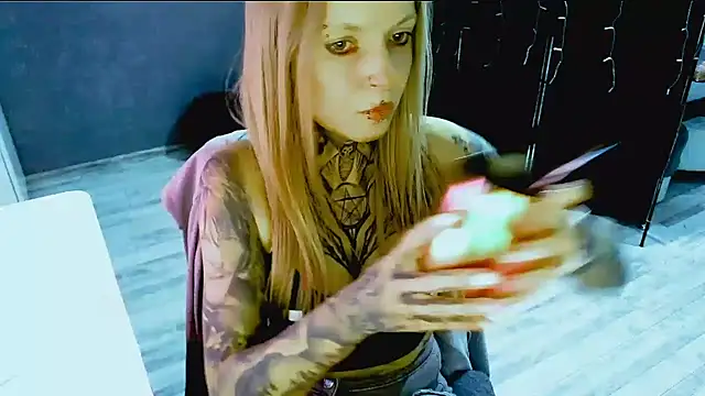 Snapshot of InesGold chatting on October 1, 3:50 pm InesGold online show from October 1, 3:50 pm