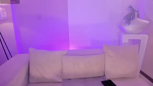 HannahJamesX online show from July 28, 1:10 pm