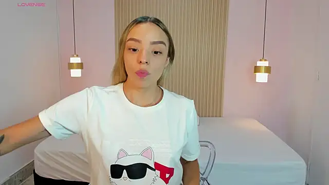 AliceRoss0 online show from June 26, 8:43 pm
