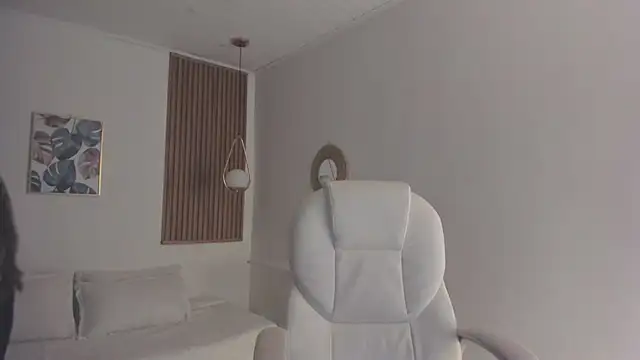 TiffanyWright online show from December 4, 2:19 pm