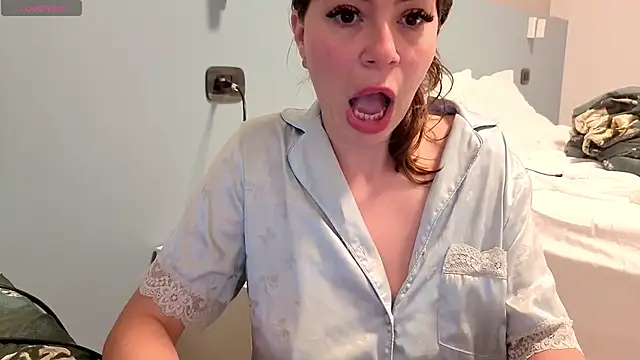 Jullyenn3 online show from April 28, 5:28 pm