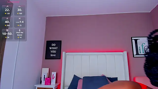 Britanymooree online show from December 15, 8:14 pm