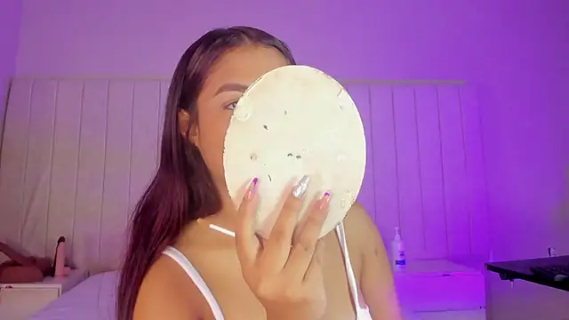 Littleolivia  online show from October 30, 3:35 pm