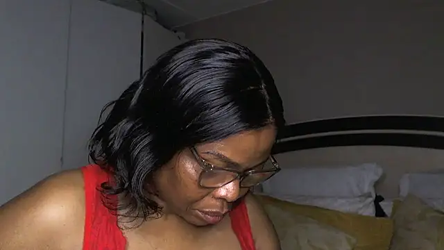 Nomthie online show from October 23, 8:48 pm