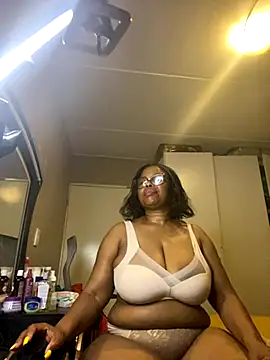 Nomthie online show from October 20, 7:50 pm