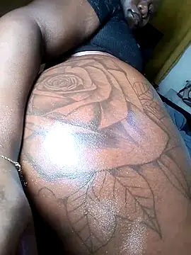 Hugemassivebootie online show from December 23, 12:47 am