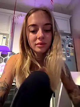 Snapshot of enjoy_my_beauty chatting on October 27, 5:36 am enjoy my beauty online show from October 27, 5:36 am