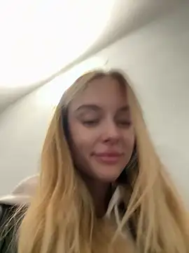 Snapshot of enjoy_my_beauty chatting on October 15, 7:11 am enjoy my beauty online show from October 15, 7:11 am