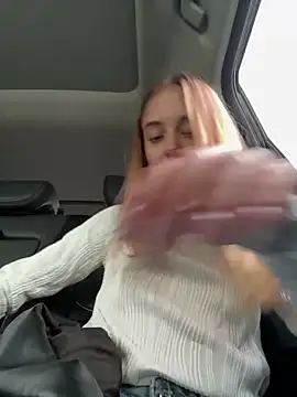 Snapshot of enjoy_my_beauty chatting on September 18, 6:45 am enjoy my beauty online show from September 18, 6:45 am