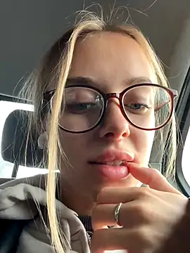 Snapshot of enjoy_my_beauty chatting on October 20, 7:22 am enjoy my beauty online show from October 20, 7:22 am