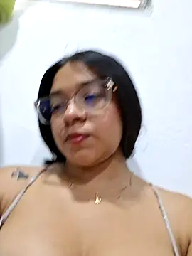 -VICKKY online show from July 31, 9:05 pm