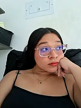 -VICKKY online show from March 3, 7:42 pm