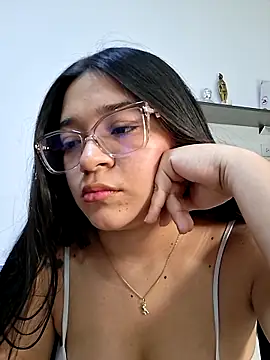 -VICKKY online show from July 1, 7:35 pm