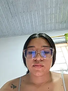 -VICKKY online show from August 4, 10:05 pm