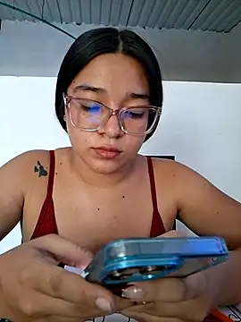 -VICKKY online show from August 6, 6:48 pm