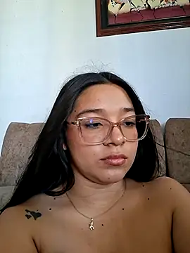 -VICKKY online show from July 24, 9:11 pm